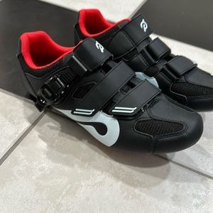 NEVER WORN. Women’s peloton shoes